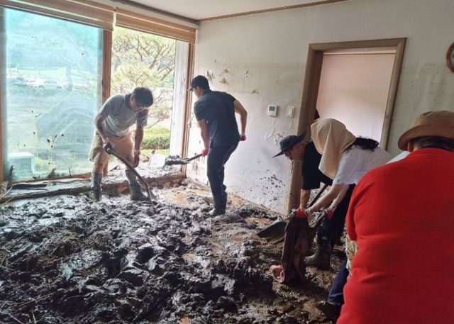 국힘 차세대여성위, 가평 수해복구 ‘구슬땀’