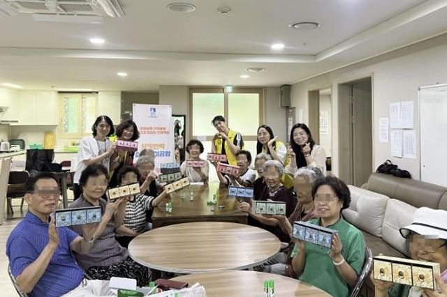 수원시 권선구 호매실동 어르신 치매예방 건강특화사업 '은빛반짝 실버종이공방'진행
