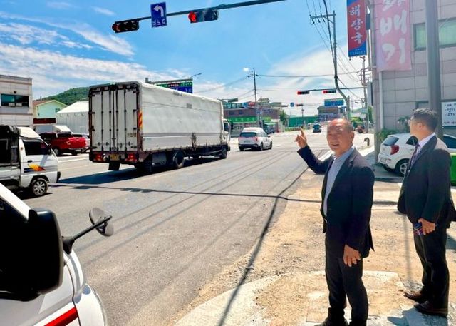 이영희 경기도의원, 매산2리 진입로 좌회전 신호 설치 현장점검