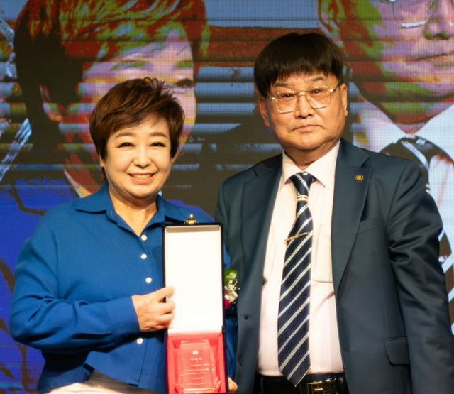 혜은이가요제 취임패 전달식