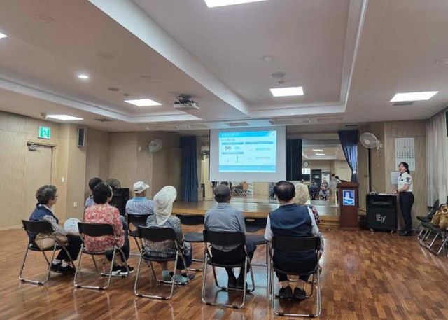 수원시 장안구 조원1동, 폐지 줍는 노인 대상 안전교육 진행