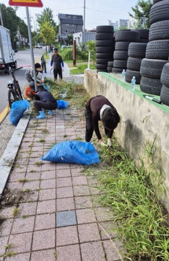 수원시 권선구 평동 통장협의회, 마을환경 개선을 위한 잡초제거 봉사활동