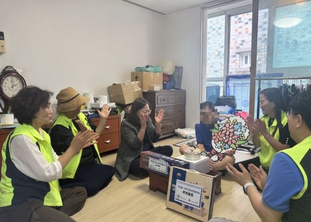 남양주시 평내동 지사협, 홀몸 어르신 위한 ‘찾아가는 생신 축하 나눔’ 진행