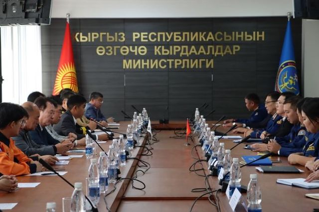 경기도의회 안전행정위원회, 키르기즈공화국 불용소방차 양여식 참석