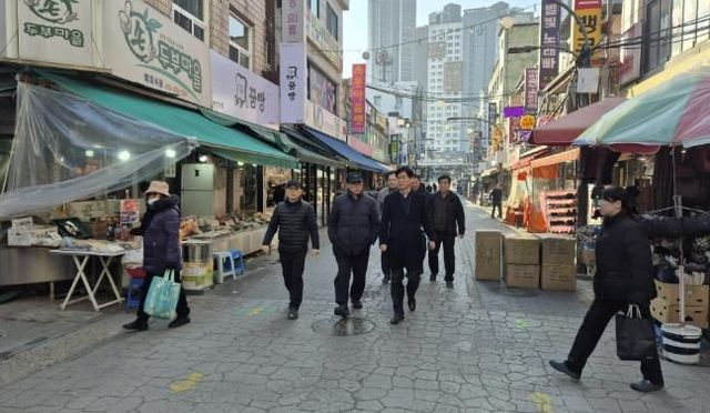 한상욱 처인구청장이 7일 용인중앙시장을 비롯해 지역내 기관과 단체를 방문해 현장의 목소리를 경청했다.