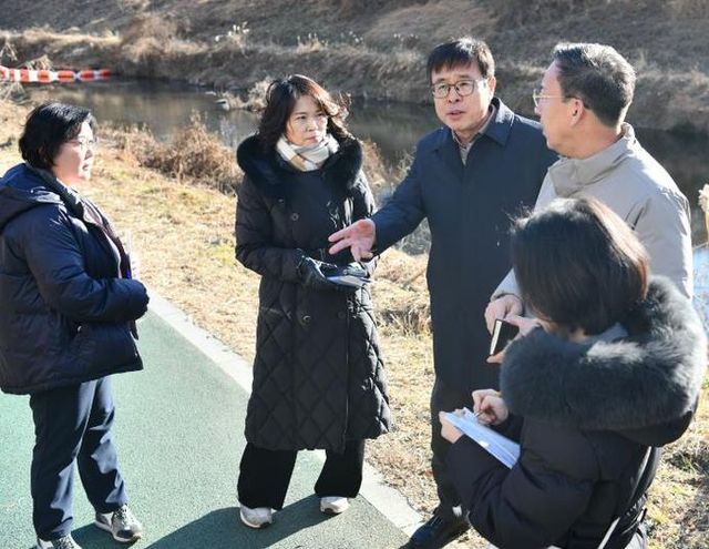 수원시 영통구, 원천리천 징검다리 설치 요구 사항 현장 점검