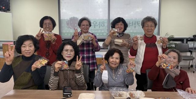 시흥시노인종합복지관, 어르신과 함께‘복 나눔’ 실천