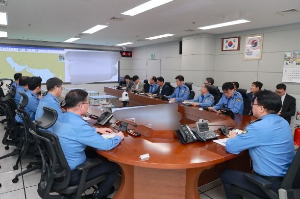 해양경찰청은 3일 오후 인천 연수구 본청에서 최근 중동 정세 긴장 고조에 따라 지휘부를 중심으로 상황점검회의를 열어 비상대비체계를 강화했다.