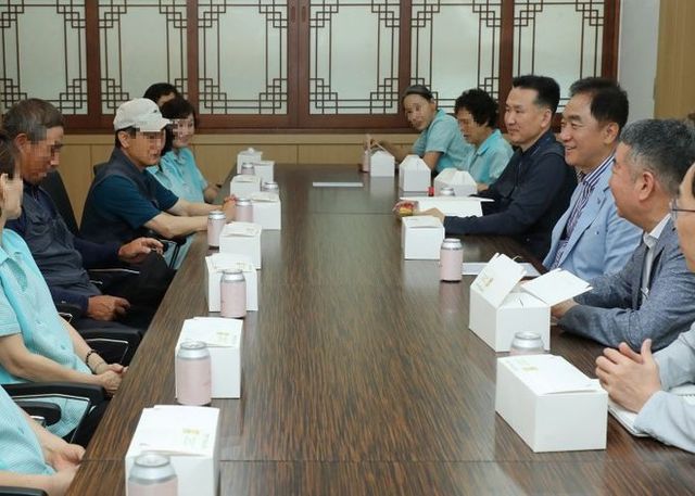 정장선 평택시장, 시청사 환경정비 근로자들과 소통의 자리 마련
