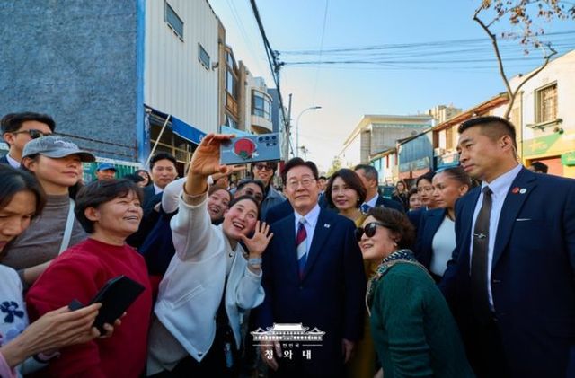 산티아고 한국의 거리 방문(청와대)