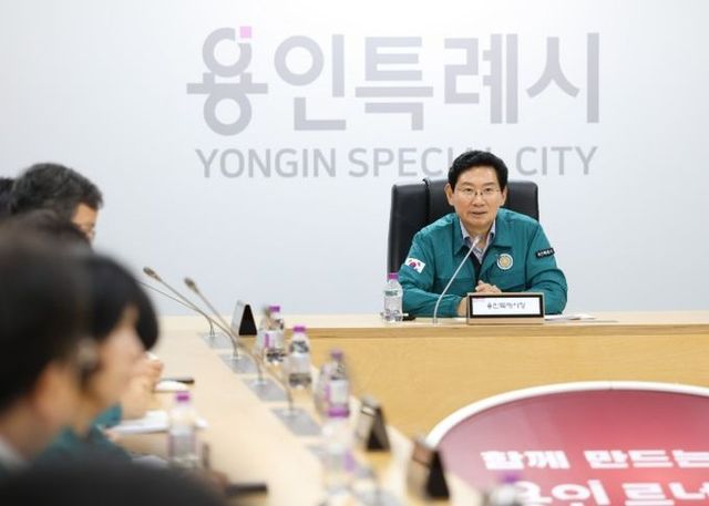 이상일 용인특례시장이 11일 시청 영상회의실에서 열린 ‘을지연습 준비보고회’에 참석해 발언하고 있다.