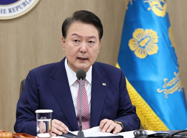 국무회의 주재하는 윤석열 대통령 서울연합뉴스 임헌정 기자 윤석열 대통령이 10일 서울 용산 대통령실 청사에서 국무회의를 주재하고 있다 20231010 kaneynacokr2023-10-10 103652 저작권자 ⓒ 1980-2023 ㈜연합뉴스 무단 전재 재배포 금지저작권자 ⓒ 1980-2023 ㈜연합뉴스 무단 전재 재배포 금지