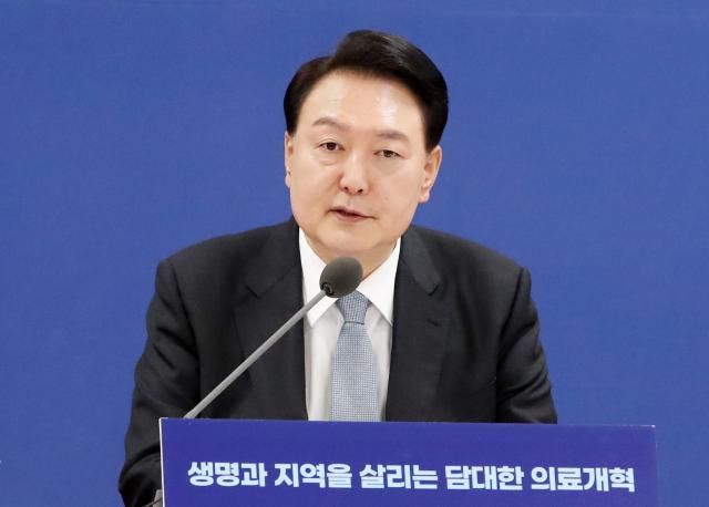 필수의료혁신 전략회의 발언하는 윤석열 대통령 청주연합뉴스 진성철 기자 윤석열 대통령이 19일 충북 청주 충북대학교 개신문화관에서 열린 생명과 지역을 살리는 필수의료혁신 전략회의에서 발언하고 있다 20231019 대통령실통신사진기자단 zjinynacokr2023-10-19 115758 저작권자 ⓒ 1980-2023 ㈜연합뉴스 무단 전재 재배포 금지저작권자 ⓒ 1980-2023 ㈜연합뉴스 무단 전재 재배포 금지