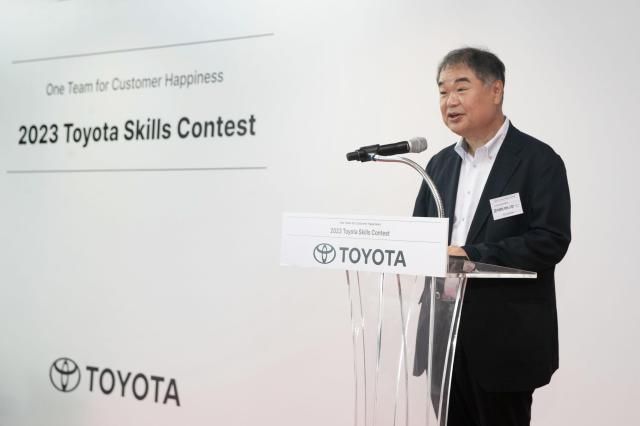 지난 14일 서울 성수동에서 열린 2023 토요타 스킬 콘테스트에서한국도요타자동차 콘야마 마나부 사장이 오프닝 스피치를 하고 있다 사진한국도요타자동차