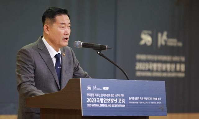 신원식 국방부장관이 지난 16일 서울 영등포구 국회의원회관에서 열린 2023 국방안보방산 포럼에서 축사를 하고 있다 사진유대길 기자 dbeorlf123ajunewscom