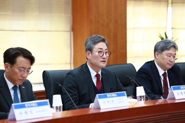 지난 24일 서울 여의도 금융투자협회에서 열린 IPO 시장의 공정과 신뢰 제고를 위한 간담회에서 김정태 금융감독원 부원장보가운데가 모두 발언을 하고 있다 사진금융감독원