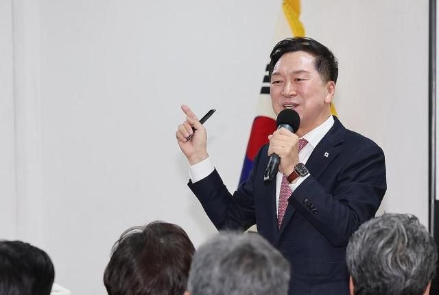 김기현 국민의힘 대표가 지난 25일 오전 지역구인 울산시 남구에서 의정활동 보고회를 열고 발언하고 있다 사진연합뉴스