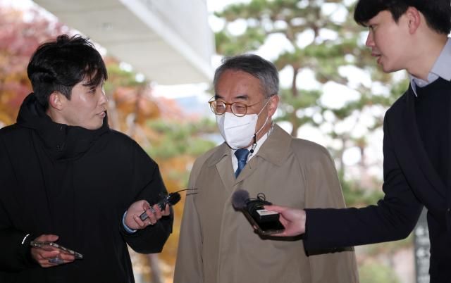 결심 공판 출석하는 임종헌 전 법원행정처 차장 서울연합뉴스 신현우 기자 사법행정권 남용 의혹으로 재판에 넘겨진 임종헌 전 법원행정처 차장이 27일 오전 서초구 서울중앙지방법원에서 열린 1심 결심 공판에 출석하고 있다 20231127 공동취재 nowwegoynacokr2023-11-27 101200 저작권자 ⓒ 1980-2023 ㈜연합뉴스 무단 전재 재배포 금지저작권자 ⓒ 1980-2023 ㈜연합뉴스 무단 전재 재배포 금지