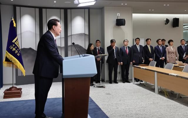 윤석열 대통령 부산엑스포 유치 실패 관련 대국민 담화 서울연합뉴스 진성철 기자 윤석열 대통령이 29일 서울 용산 대통령실 청사에서 2030 엑스포 부산 유치 실패와 관련해 대국민 담화를 하고 있다 20231129 zjinynacokr2023-11-29 131313 저작권자 ⓒ 1980-2023 ㈜연합뉴스 무단 전재 재배포 금지저작권자 ⓒ 1980-2023 ㈜연합뉴스 무단 전재 재배포 금지