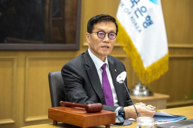 이창용 한국은행 총재가 30일 서울 중구 한국은행에서 열린 금융통화위원회를 주재하고 있다 사진한국은행