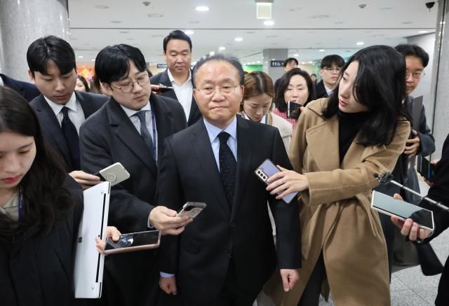 취재진 질문 받는 윤재옥 원내대표 서울연합뉴스 이정훈 기자 국민의힘 윤재옥 원내대표가 13일 국회 의원회관에서 열린 지구촌 새마을운동 학술세미나에 참석한 뒤 퇴장하며 취재진의 질문을 받고 있다 20231213 uwg806ynacokr2023-12-13 110017 저작권자 ⓒ 1980-2023 ㈜연합뉴스 무단 전재 재배포 금지저작권자 ⓒ 1980-2023 ㈜연합뉴스 무단 전재 재배포 금지