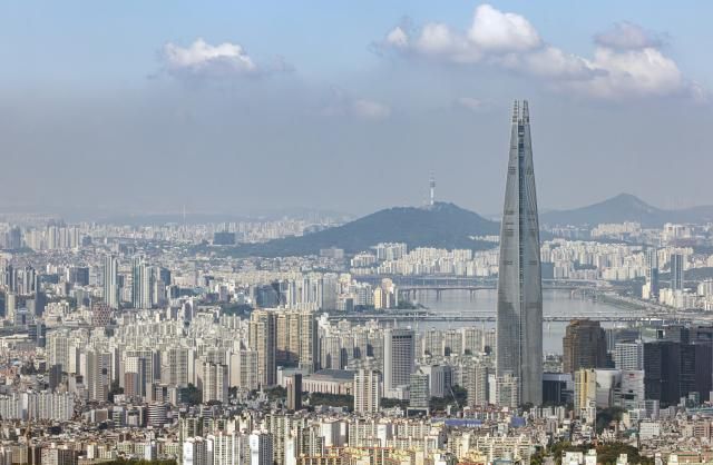 경기도 광주시 남한산성 전망대에서 바라본 서울 도심 전경사진유대길 기자 dbeorlf123ajunewscom