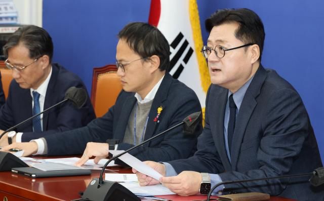 발언하는 홍익표 원내대표 서울연합뉴스 한상균 기자 더불어민주당 홍익표 원내대표가 26일 국회에서 원내대책회의를 하고 있다 20231226 xyzynacokr2023-12-26 094341 저작권자 ⓒ 1980-2023 ㈜연합뉴스 무단 전재 재배포 금지저작권자 ⓒ 1980-2023 ㈜연합뉴스 무단 전재 재배포 금지