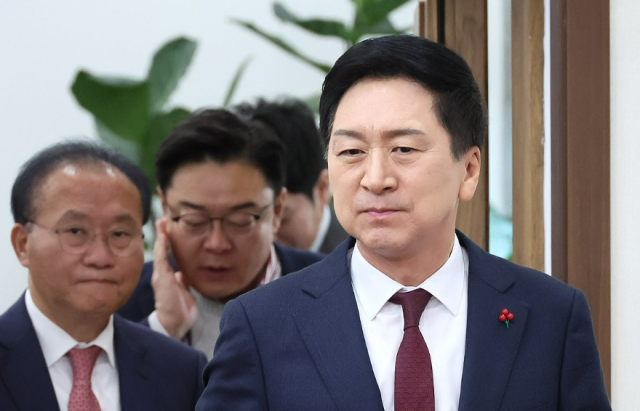 김기현 국민의힘 대표가 7일 국회에서 열린 최고위원회의에 참석하고 있다 사진연합뉴스