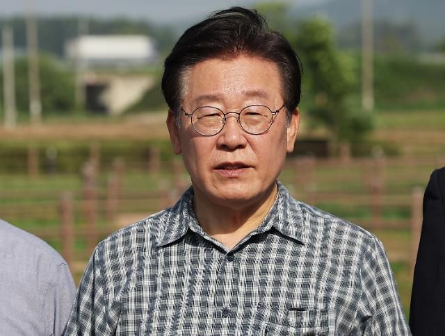= 더불어민주당 이재명 대표가 16일 오후 경기도 안성시 죽산면 장원리에서 열린 '청년농업 현장방문 및 간담회'를 마친 후 윤석열 대통령의 간호법 제정안에 대한 법률안 거부권 행사에 대한 입장을 밝히고 있다. 