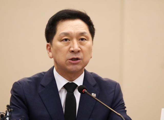 발언하는 김기현 대표 (광주=연합뉴스) 조남수 기자 = 국민의힘 김기현 대표가 18일 오전 광주 서구 치평동 김대중컨벤션센터에서 열린 광주 현장 최고위원회의에서 발언하고 있다. 2023.5.18 iso64@yna.co.kr/2023-05-18 08:50:22/ <저작권자 ⓒ 1980-2023 ㈜연합뉴스. 무단 전재 재배포 금지.>