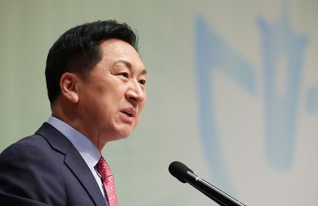 축사하는 김기현 국민의힘 대표 (서울=연합뉴스) 신준희 기자 = 국민의힘 김기현 대표가 19일 서울 중구 프레스센터에서 열린 제18회 기자의 날 행사에서 축사를 하고 있다. 2023.5.19 hama@yna.co.kr/2023-05-19 12:00:28/ <저작권자 ⓒ 1980-2023 ㈜연합뉴스. 무단 전재 재배포 금지.>