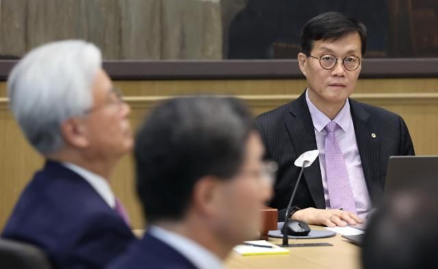 이창용 한국은행 총재가 25일 오전 서울 중구 한국은행에서 열린 금융통화위원회를 주재하고 있다. 이날 열린 금통위는 6년만에 준공된 한국은행 신축 본부에서 처음으로 진행됐다. 2023.05.25.
