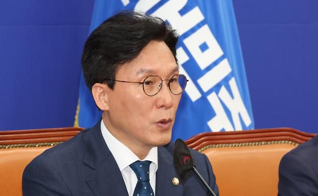  더불어민주당 김민석 정책위의장이 4일 오전 서울 여의도 국회에서 열린 정책조정회의에서 발언하고 있다. 2023.5.4 
