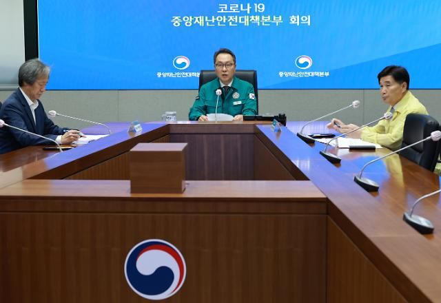 내일부터 코로나19 위기 단계 하향 (서울=연합뉴스) 홍해인 기자 = 코로나19 위기단계 하향을 하루 앞둔 31일 중앙재난안전대책본부 제1총괄조정관인 박민수 보건복지부 2차관이 정부서울청사에서 열린 코로나19 중앙재난안전대책본부 회의에 참석해 발언하고 있다. 2023.5.31 hihong@yna.co.kr/2023-05-31 08:49:12/ <저작권자 ⓒ 1980-2023 ㈜연합뉴스. 무단 전재 재배포 금지.>