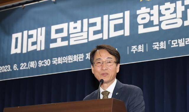 국회모빌리티 포럼에서 인사말하는 이원욱 의원 서울연합뉴스 하사헌 기자 더불어민주당 이원욱 의원이 22일 오전 서울 여의도 국회에서 열린 국회모빌리티 포럼에서 인사말을 하고 있다 2023622 toadboyynacokr2023-06-22 104616 저작권자 ⓒ 1980-2023 ㈜연합뉴스 무단 전재 재배포 금지저작권자 ⓒ 1980-2023 ㈜연합뉴스 무단 전재 재배포 금지