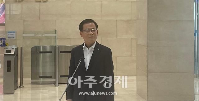 조병규 신임 우리은행장이 3일 오전 서울 중구 우리은행 본점에서 기자들과 만나 취임소회를 밝히고 있다.[사진=김민영 기자]