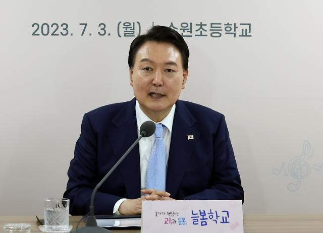 모두발언 하는 윤석열 대통령 수원연합뉴스 임헌정 기자 윤석열 대통령이 방과후 돌봄·교육 프로그램인 늘봄학교 참관을 위해 3일 경기도 수원초등학교를 방문 현장 교원 및 학부모와 간담회를 하며 모두발언을 하고 있다 202373 kaneynacokr2023-07-03 162024 저작권자 ⓒ 1980-2023 ㈜연합뉴스 무단 전재 재배포 금지저작권자 ⓒ 1980-2023 ㈜연합뉴스 무단 전재 재배포 금지