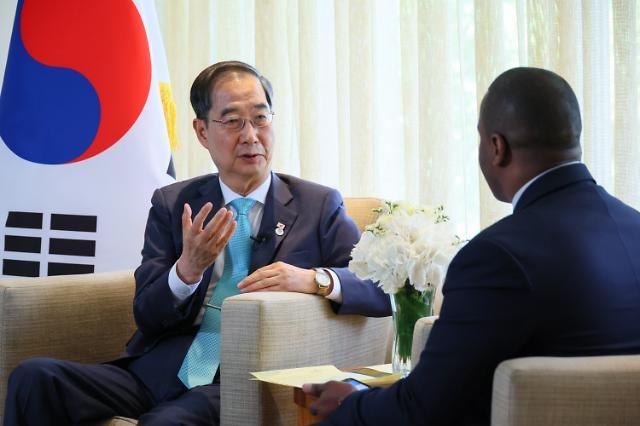 한덕수 총리 트리니다드 토바고 현지 언론과 인터뷰 사진연합뉴스