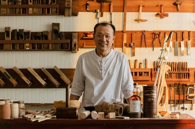 발베니 메이커스 캠페인 2023년 세 번째 주인공 조준석 장인과 발베니 30년 레어 매리지 사진발베니