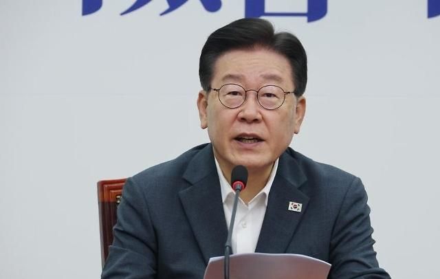 이재명 더불어민주당 대표가 14일 오전 국회에서 열린 최고위원회의에서 발언하고 있다 사진연합뉴스