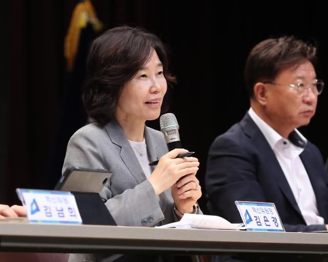 발언하는 김은경 혁신위원장 울산연합뉴스 김용태 기자 더불어민주당 김은경 혁신위원장이 23일 오후 울산시 중구 J아트홀에서 열린 전국 순회 간담회 울산시민과의 대화에서 발언하고 있다 2023723 yongtaeynacokr2023-07-23 155023 저작권자 ⓒ 1980-2023 ㈜연합뉴스 무단 전재 재배포 금지저작권자 ⓒ 1980-2023 ㈜연합뉴스 무단 전재 재배포 금지