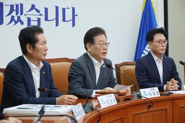 이재명 더불어민주당 대표가 28일 오전 국회에서 열린 최고위원회의에서 발언하고 있다 사진연합뉴스