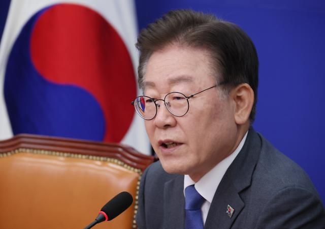 이재명 대표 당 대표 취임 1주년 기자간담회 서울연합뉴스 이정훈 기자 더불어민주당 이재명 대표가 31일 국회에서 당 대표 취임 1주년 기자간담회를 하고 있다 2023831 uwg806ynacokr2023-08-31 111843 저작권자 ⓒ 1980-2023 ㈜연합뉴스 무단 전재 재배포 금지저작권자 ⓒ 1980-2023 ㈜연합뉴스 무단 전재 재배포 금지