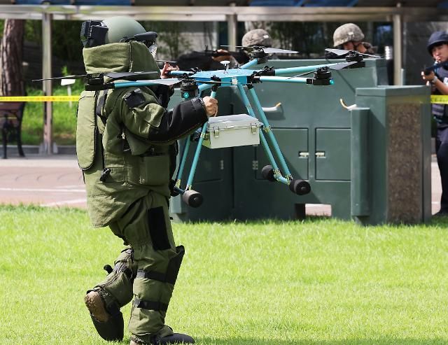8월 22일 오후 경기도 수원시 팔달구 옛 경기도청 청사에서 을지연습 실제훈련 연계 2023 드론 테러 대비 통합대응훈련이 진행되고 있다 사진연합뉴스