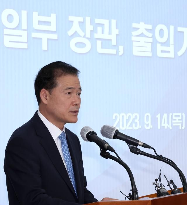 김영호 통일부 장관이 14일 오전 서울 종로구 삼청동 남북관계관리단 회담장에서 열린 출입 기자 간담회에 참석해 인사말하고 있다 사진연합뉴스