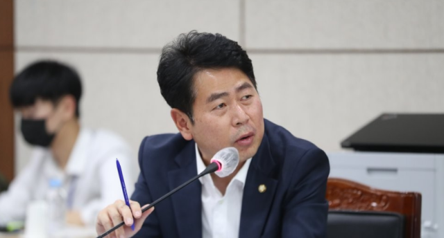 대전연합뉴스 강수환 기자 20일 오후 대전경찰청에서 열린 국회 행정안전위원회의 대전경찰청ㆍ세종경찰청 국정감사에서 국민의힘 전봉민 의원이 질의하고 있다 20221020 swanynacokr 