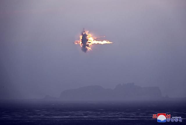 북한은 지난 2일 새벽 장거리 전략순항미사일을 발사하며 전술핵공격 가상발사훈련을 진행했다고 3일 밝혔다 사진연합뉴스