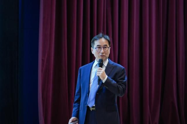 장덕현 삼성전기 사장이 창립기념식에서 기념사를 하고 있다 사진삼성전기 