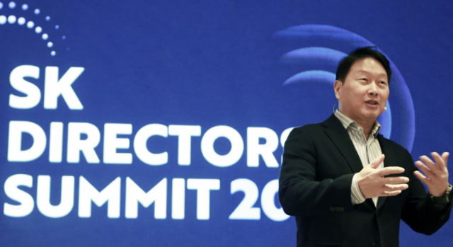 최태원 SK그룹 회장이 지난 7일 서울 광진구 워커힐 호텔에서 SK 디렉터스 서밋Directors Summit 2024에서 오프닝 스피치를 하고 있다 사진SK