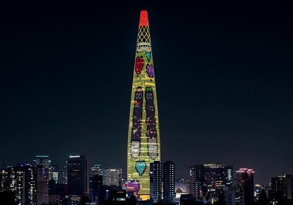 11월 11일 오후 6시부터 송출되는 롯데월드타워 빼빼로데이 미디어 파사드 사진롯데웰푸드